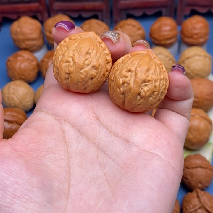 文玩核桃把件水滴莲花