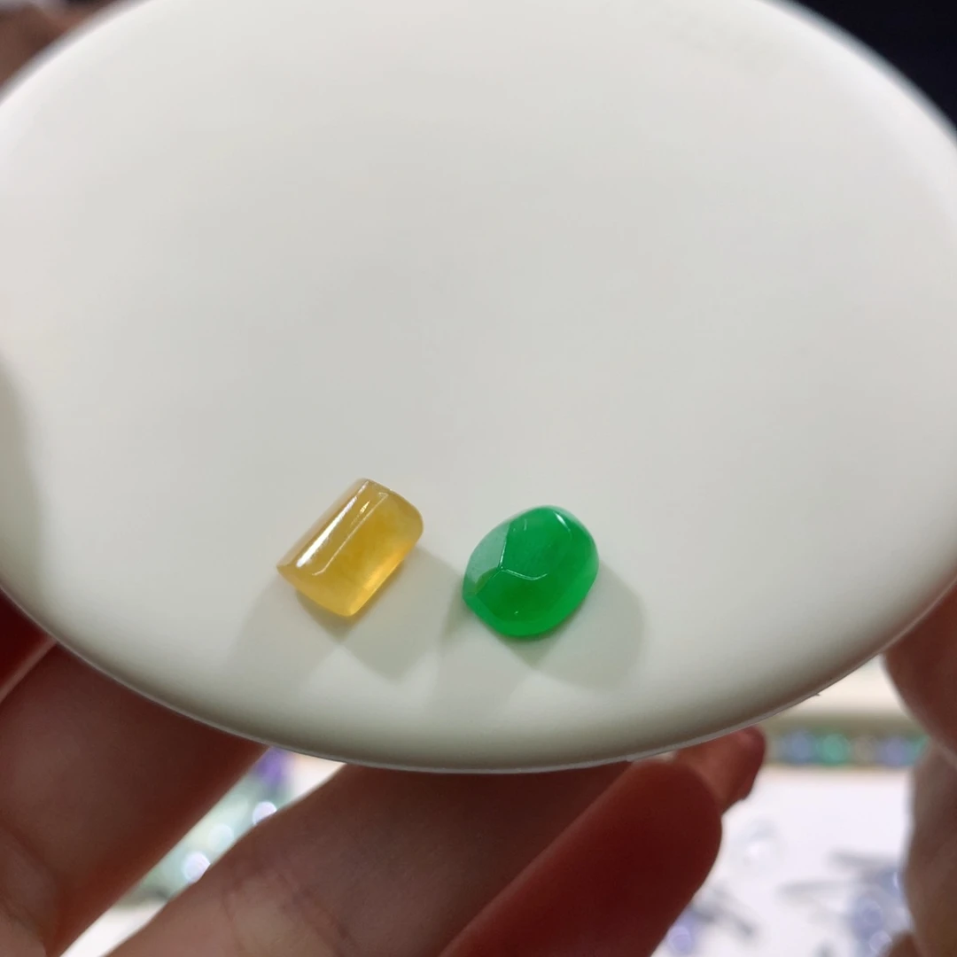 散珠翡翠一对随行