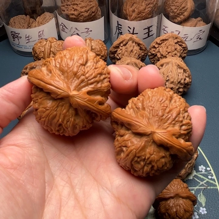 文玩核桃吊坠44闷白