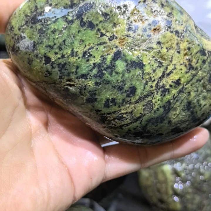 平***1有机玻璃藏玉药王石原石一个