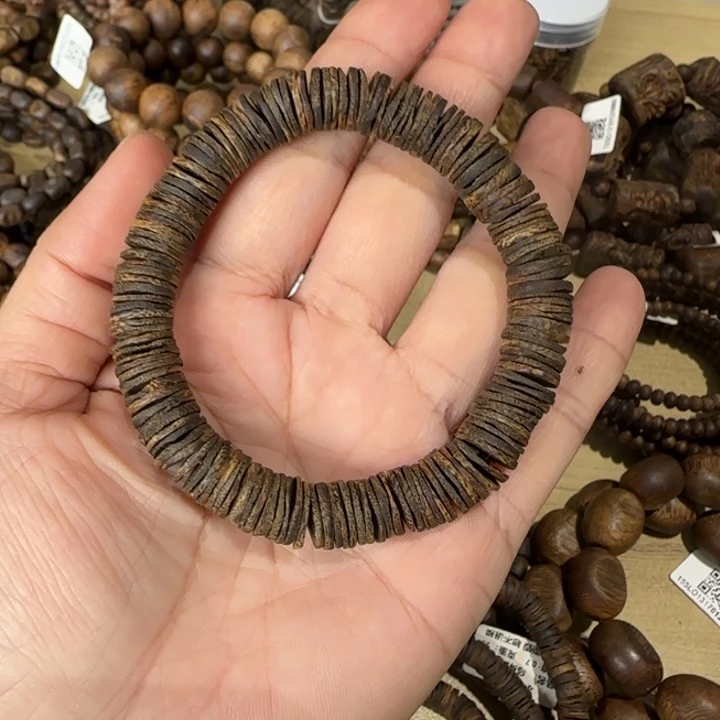 抹***圆手串沉香沉水乌身多样性发货一条卡10-12克