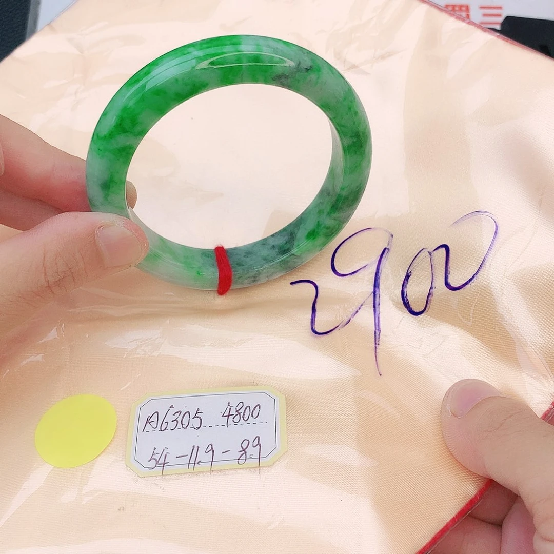 翡翠手镯未镶嵌翡翠