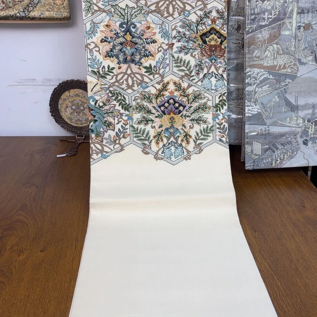 织绣两通唐草打籽绣