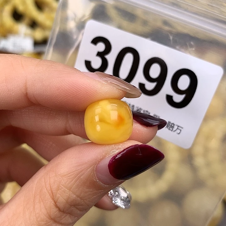 蜜蜡未镶嵌珠宝奇石13.1