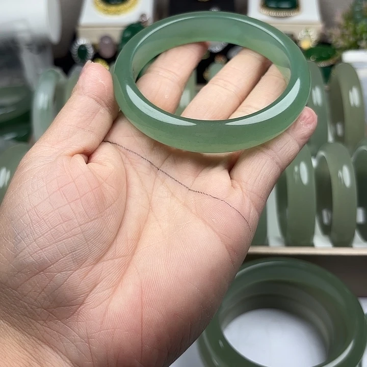 东陵石未镶嵌手镯