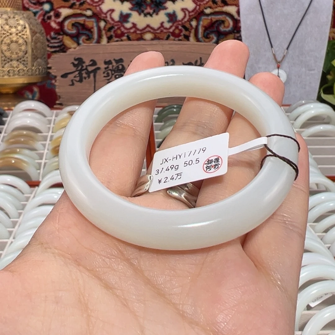 和田玉未镶嵌手镯