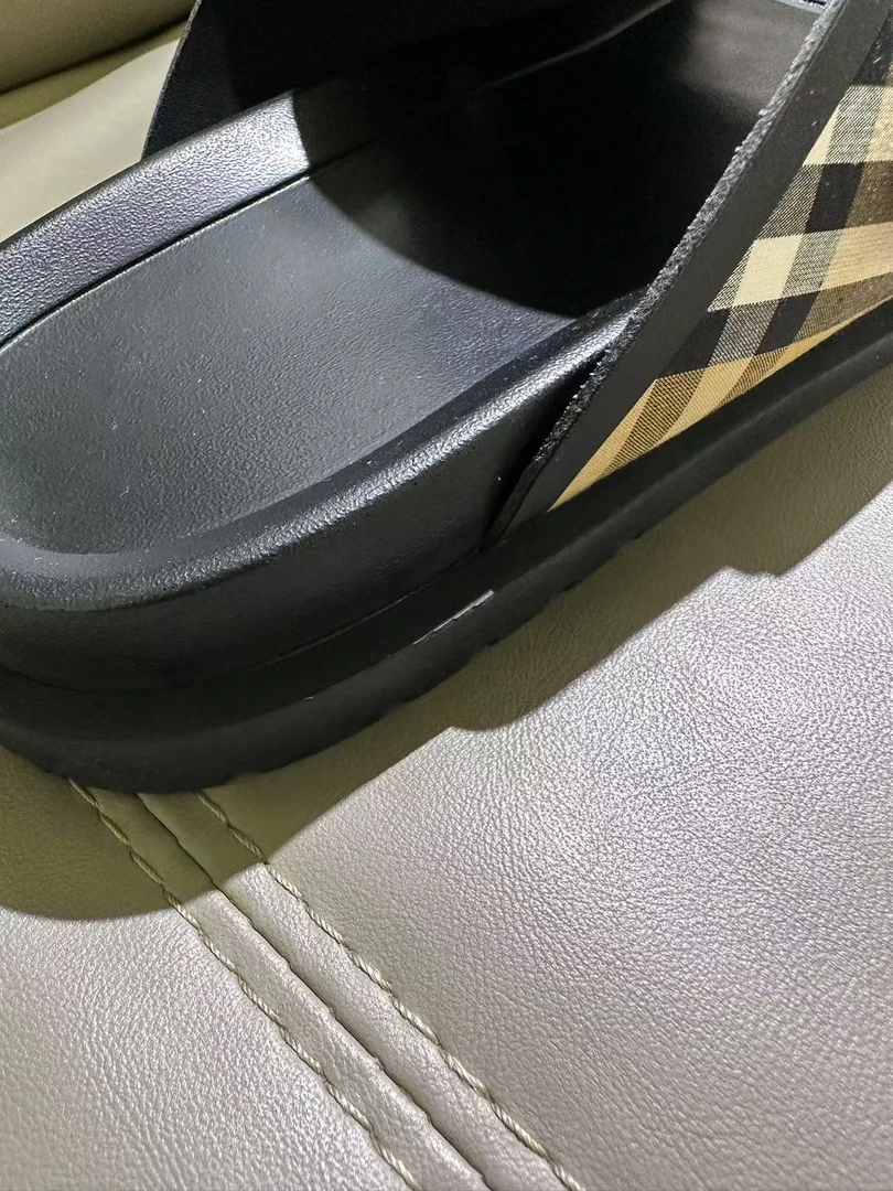 格子夏季平跟透气固特异一字拖时尚黑色欧若假日风