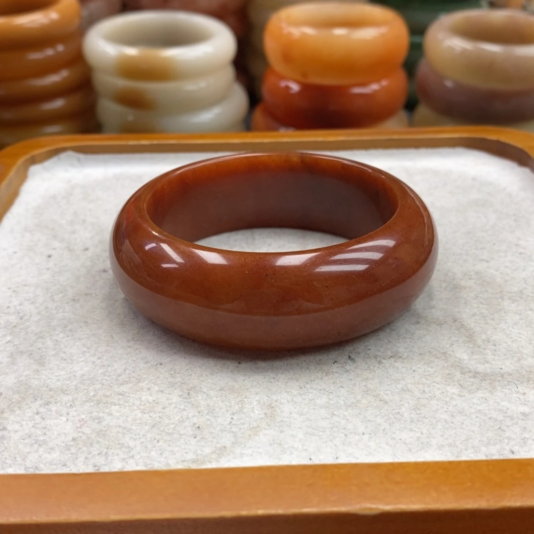 石英岩玉未镶嵌手镯（圆镯）