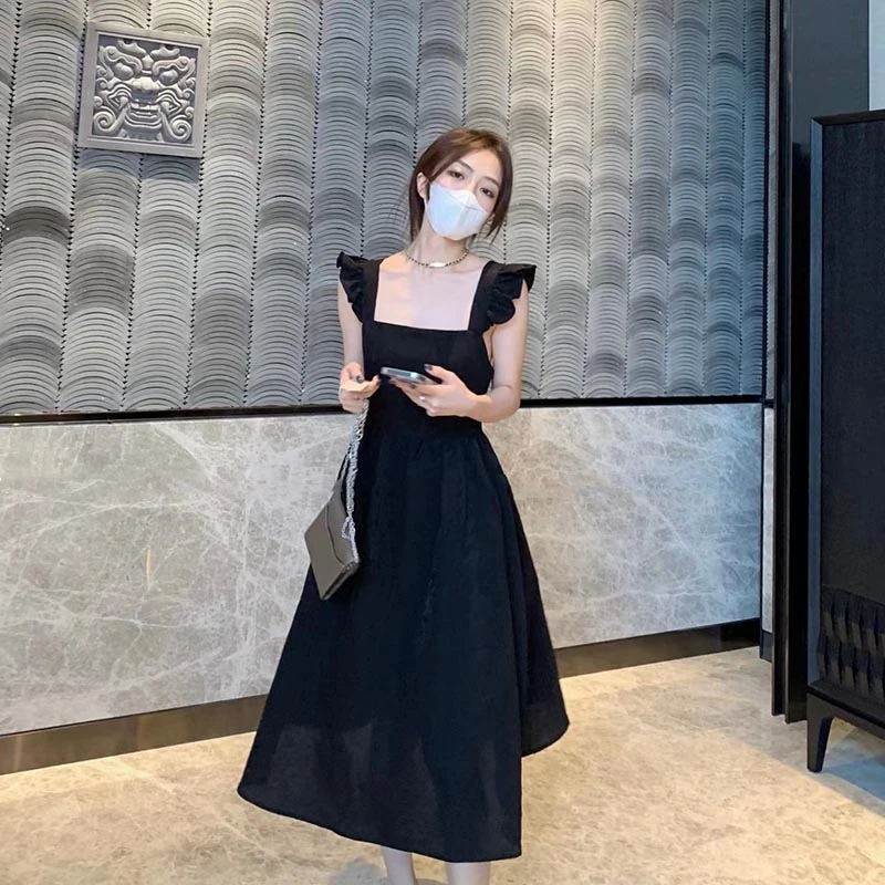 复古方领别致小飞袖赫本风连衣裙2025夏新款法式小众气质小黑裙子