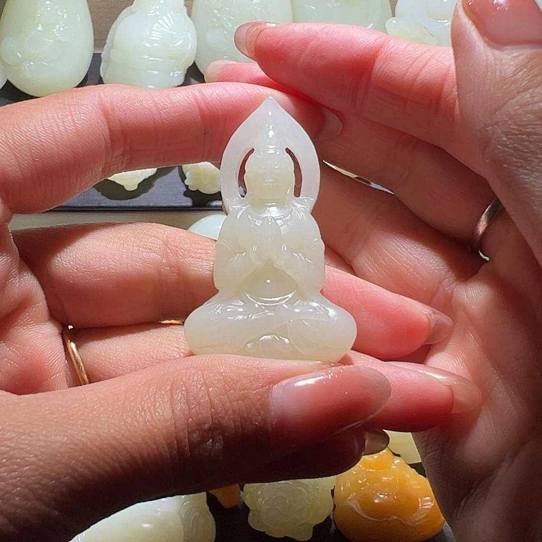 天***乐和田玉未镶嵌颈饰