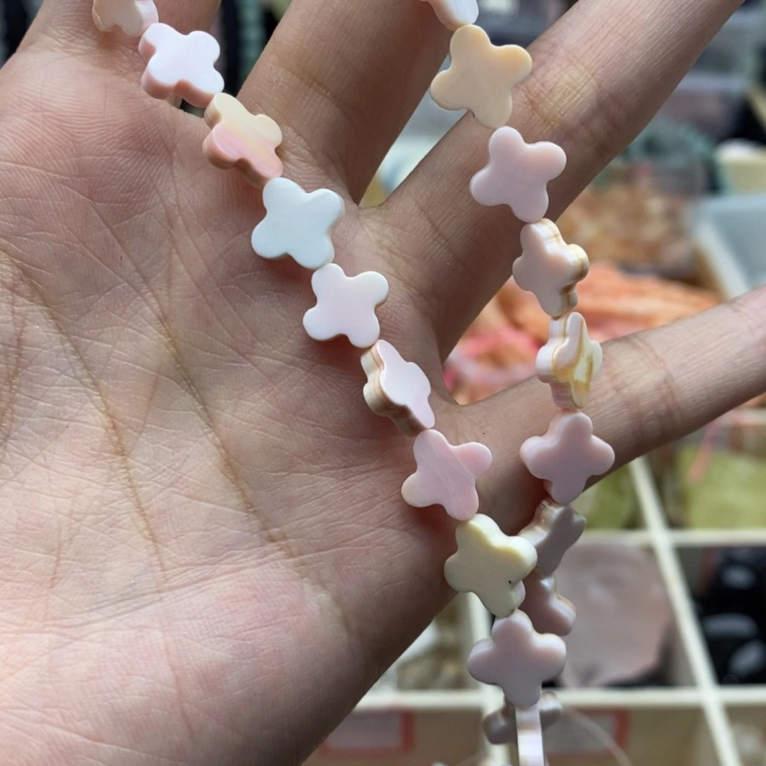 玛瑙/玉髓未镶嵌珠宝半成品一条天然女王贝四叶草
