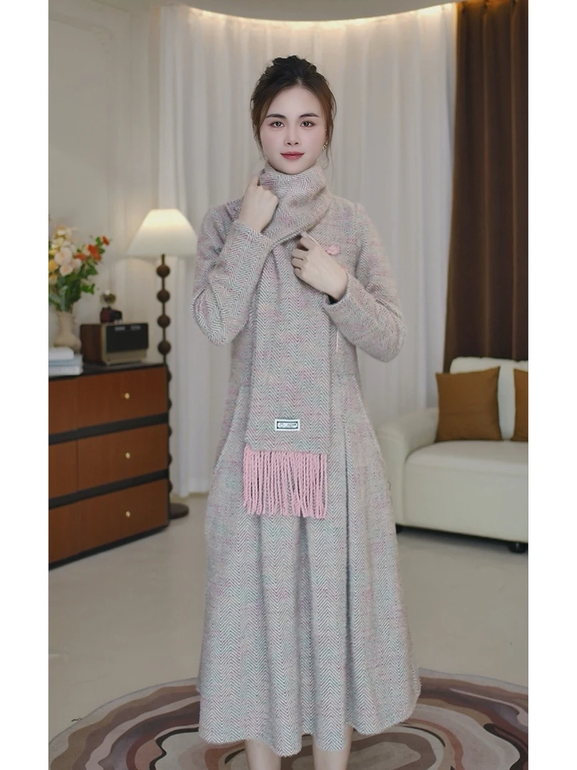 小香风围巾款加绒连衣裙女2025新款加厚秋冬中长期高级感气质长裙