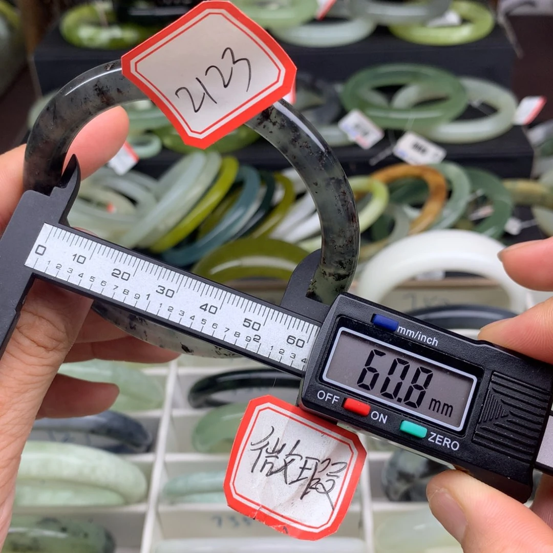不****未镶嵌蛇纹石玉手镯2123