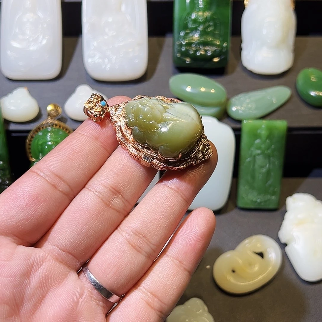 和田玉18K金镶嵌颈饰