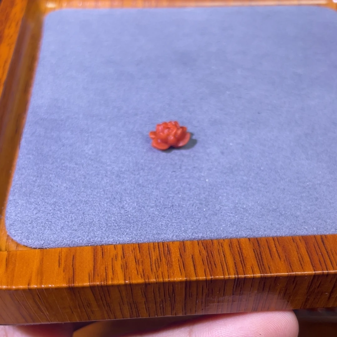 南红玛瑙配饰未镶嵌满肉荷花座