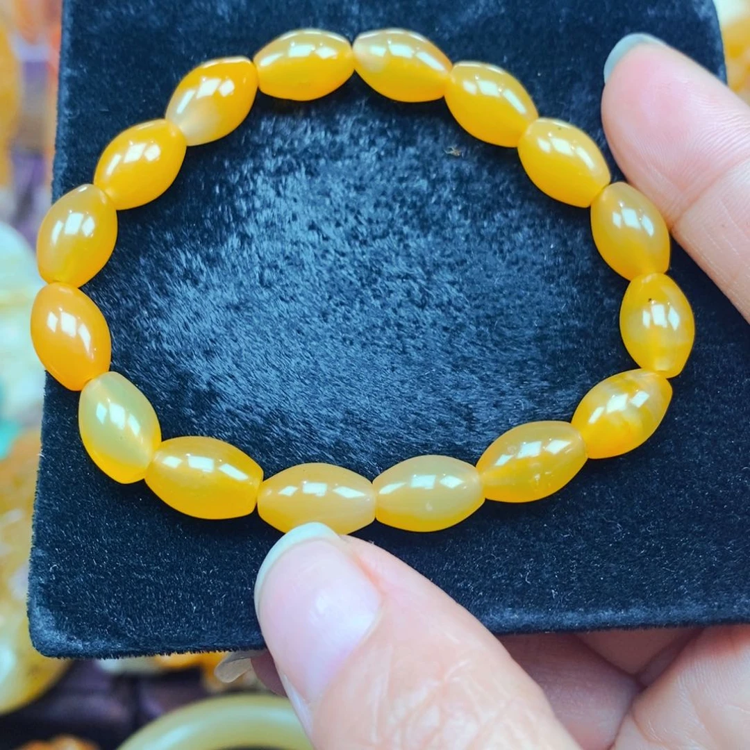 未镶嵌石英质玉（黄龙玉）颈饰