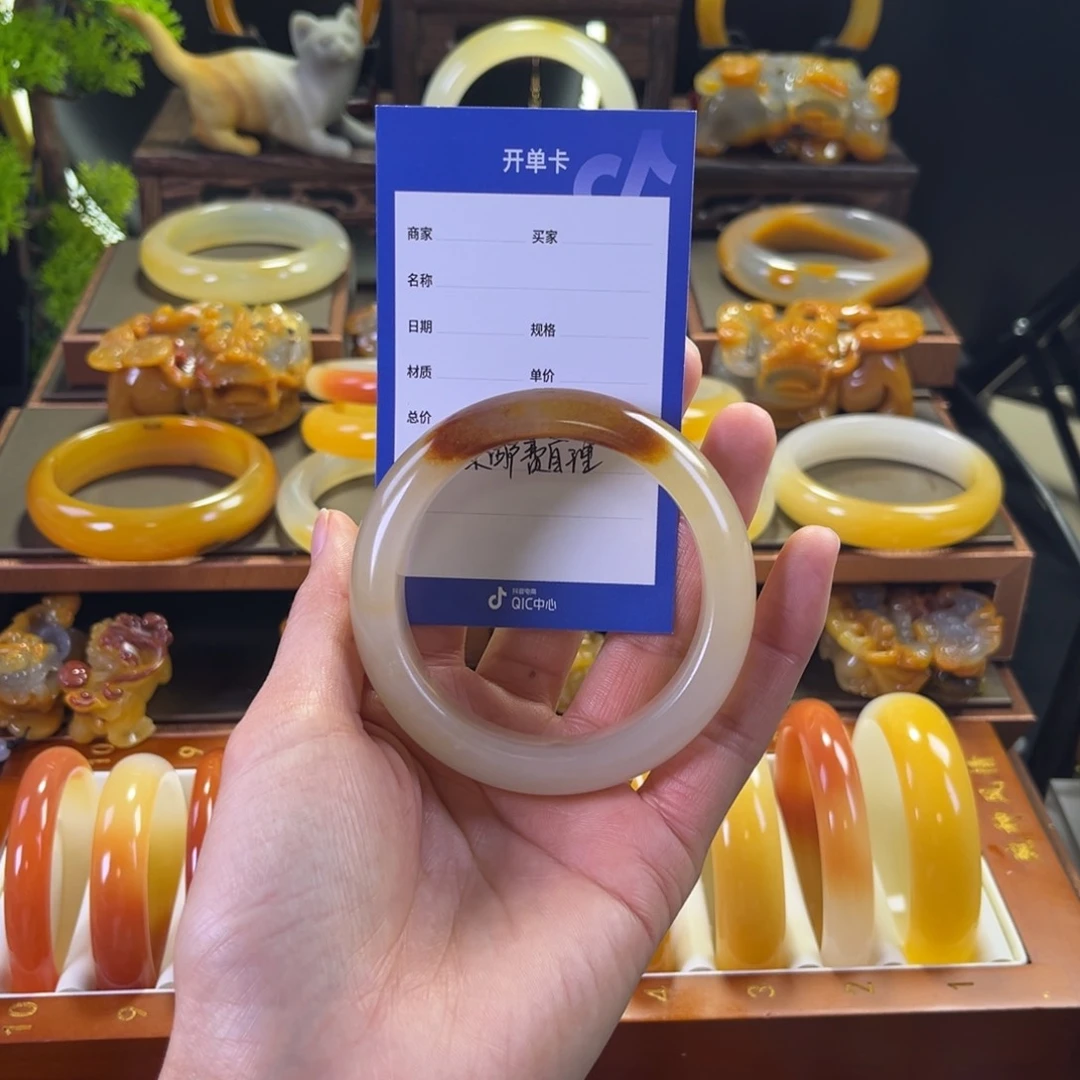 未镶嵌手镯石英质玉