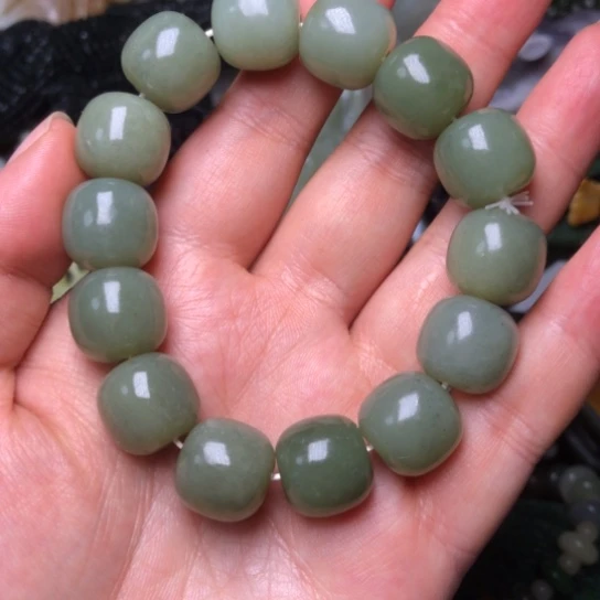 和田玉未镶嵌把件