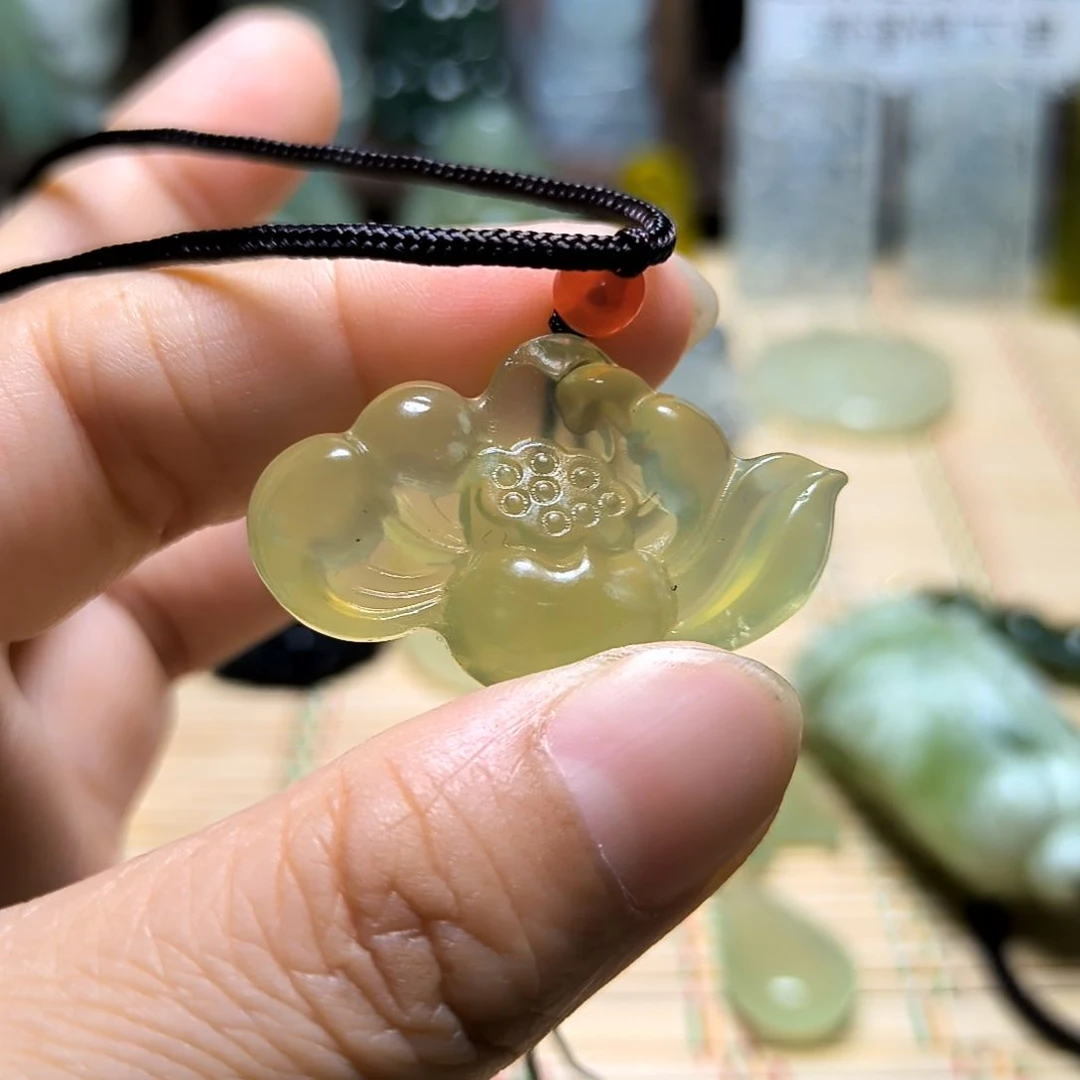圆***梦蛇纹石玉未镶嵌颈饰