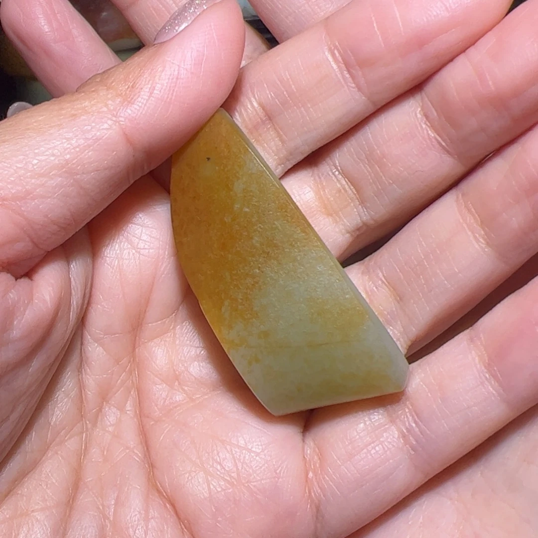 王***贵和田玉未镶嵌颈饰