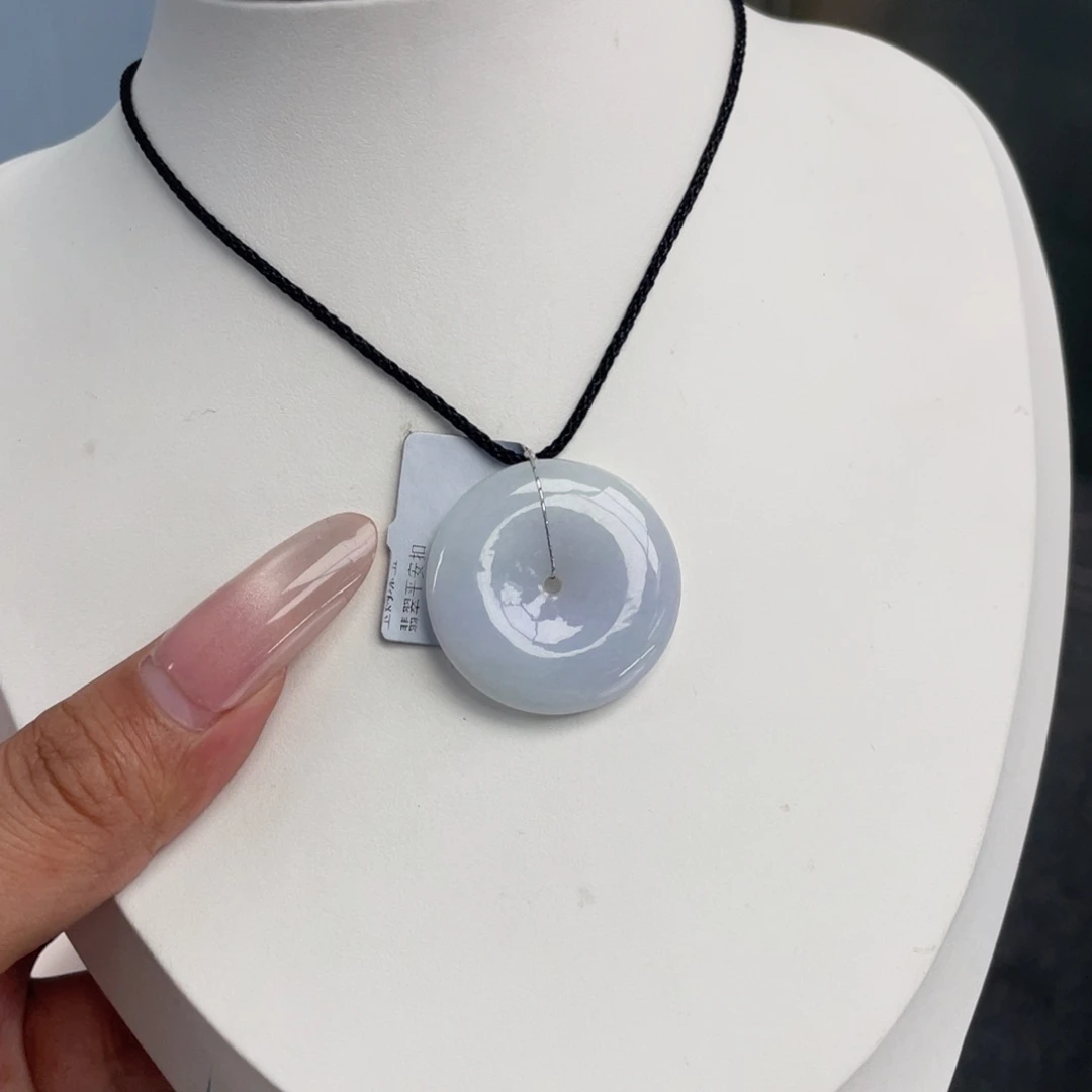 翡翠颈饰未镶嵌平安扣