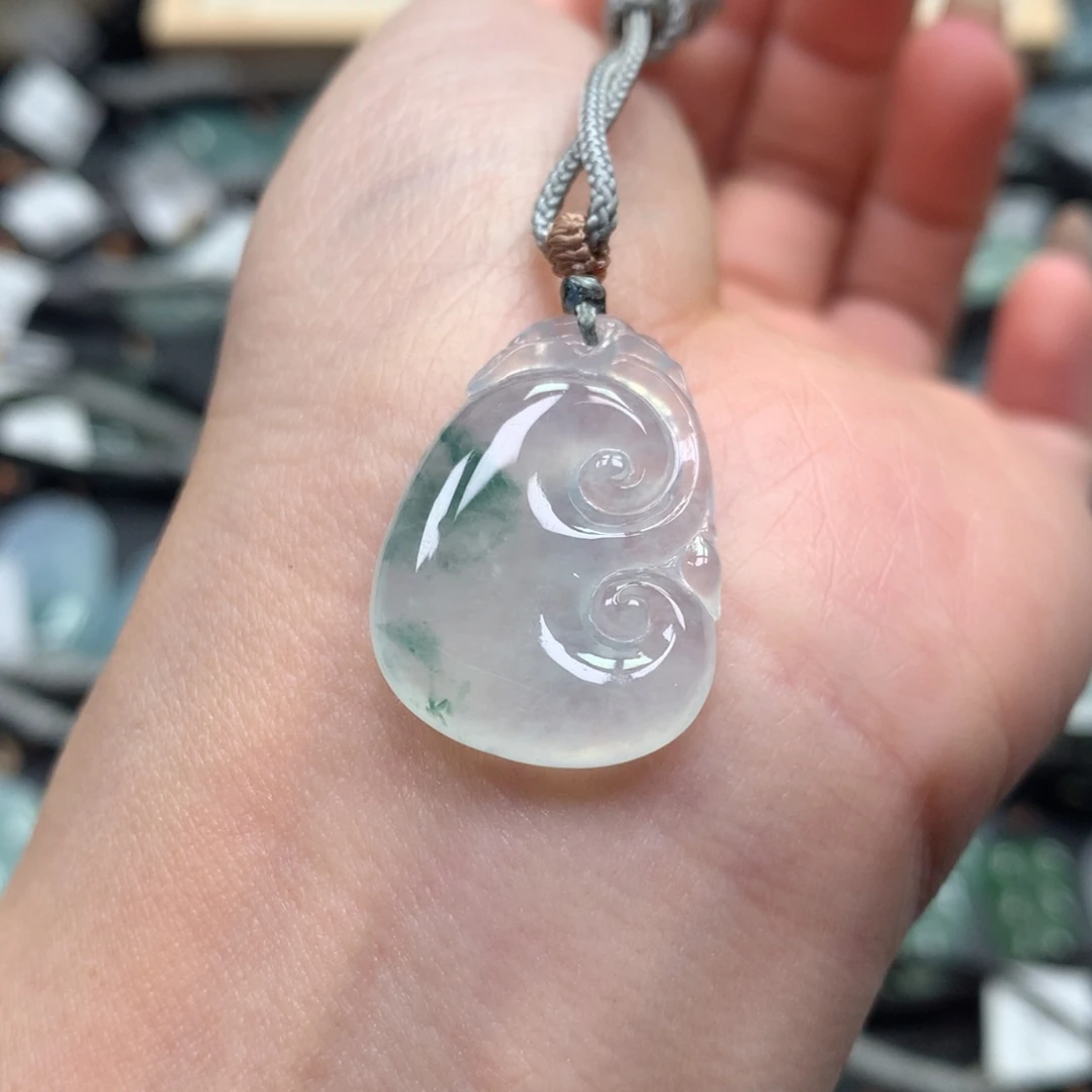 翡翠颈饰未镶嵌如意