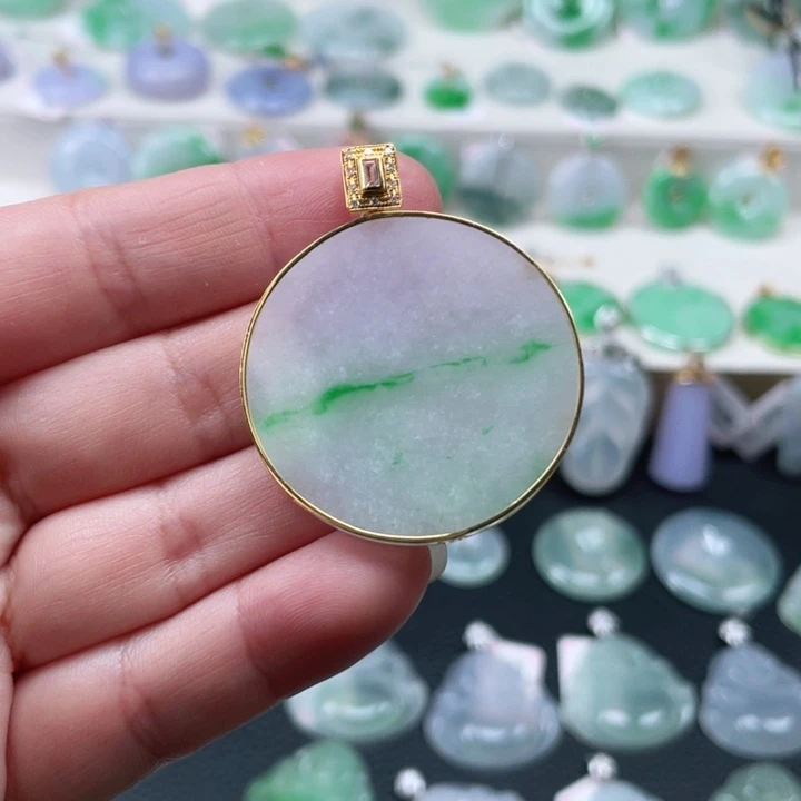 颈饰18K金镶嵌翡翠无事牌