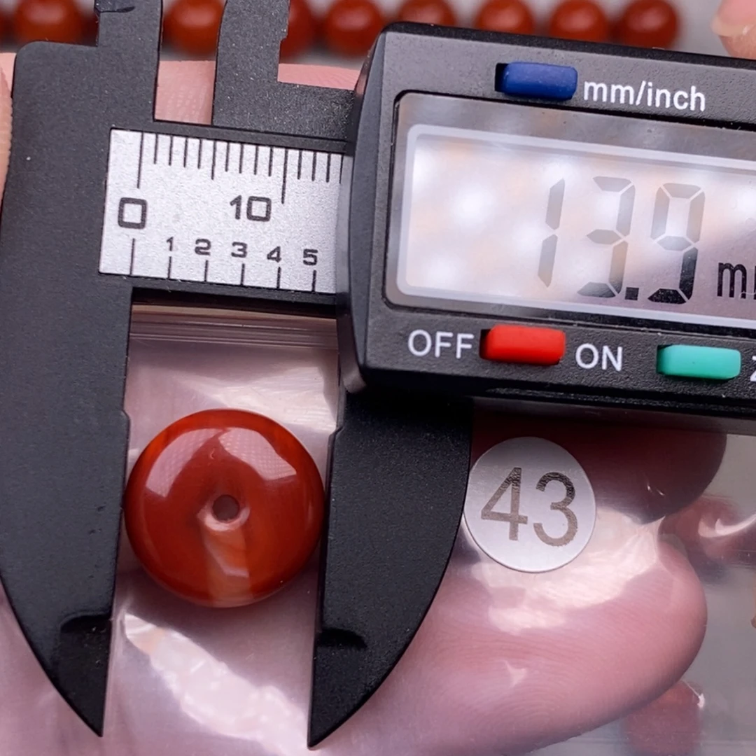 南红玛瑙未镶嵌配饰有瑕疵