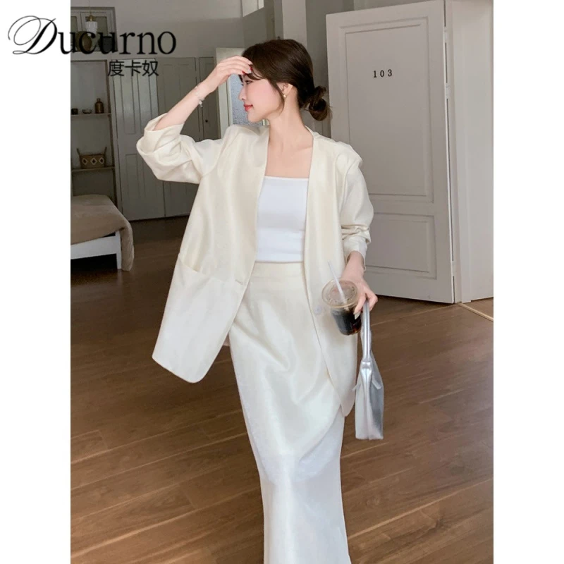 白色高级感西装套装女2025新款秋季极简风大方得体穿搭裙子两件套