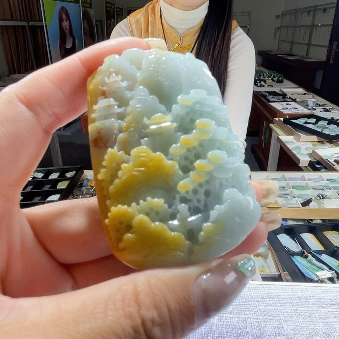 翡翠未镶嵌颈饰一