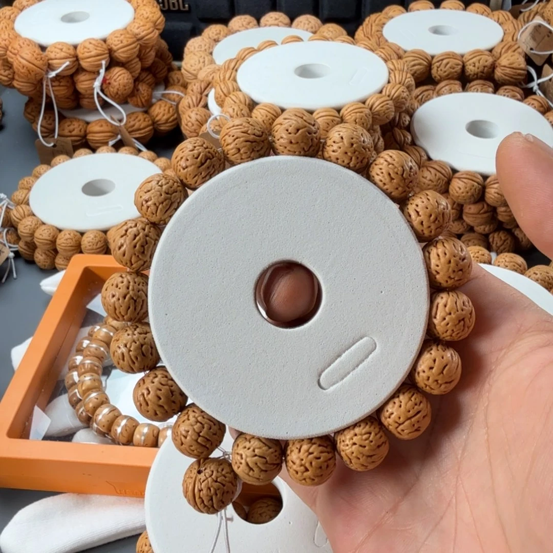 桃核手串占**婆135玉麒麟桃核手串