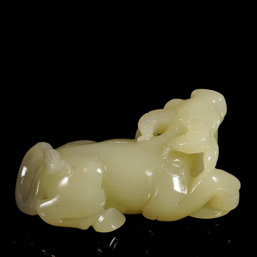 LOT.028和田玉巧雕卧牛/X2944