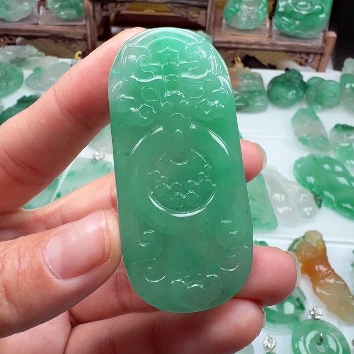 颈饰未镶嵌石英质玉