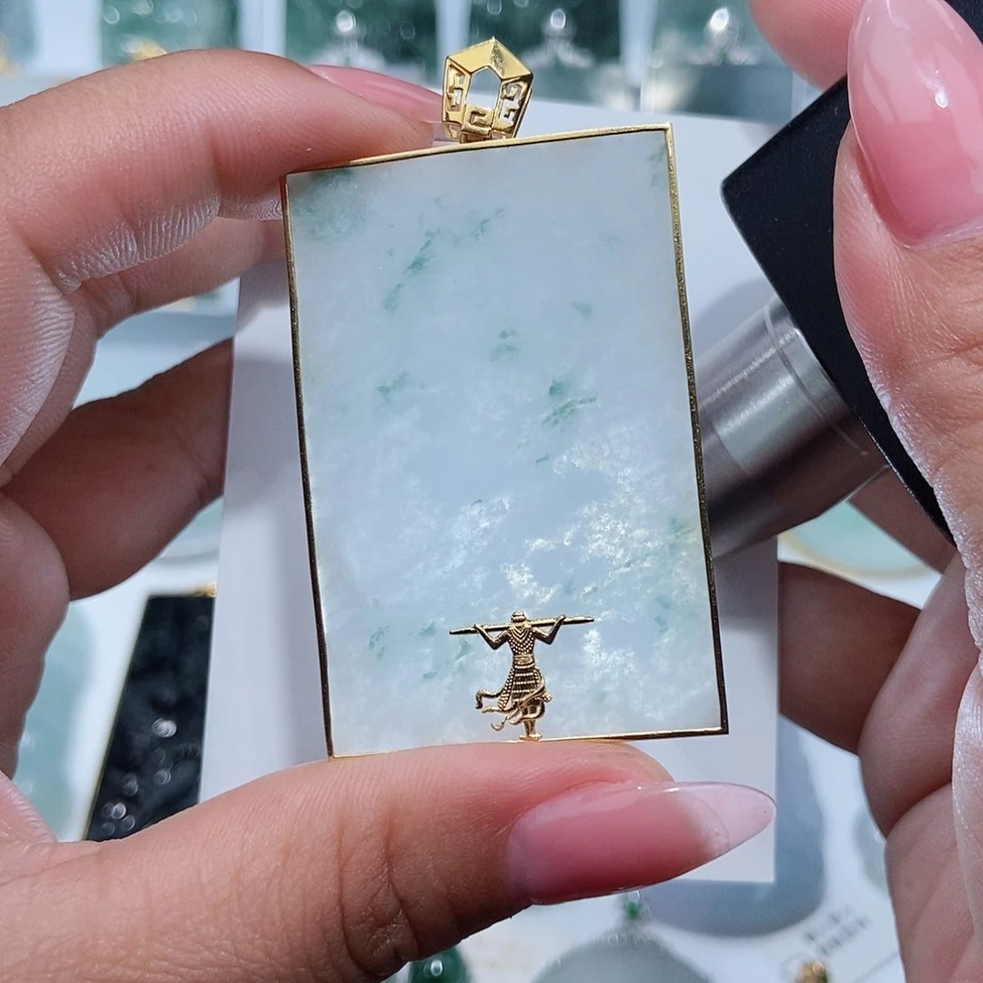 翡翠吊坠(不含链)18K金镶嵌