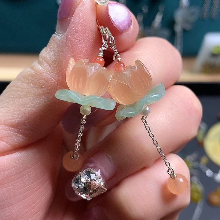 未镶嵌蛇纹石玉耳饰