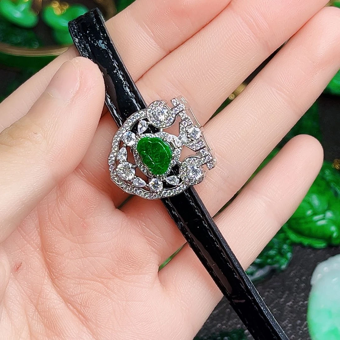 颈饰未镶嵌翡翠多样性