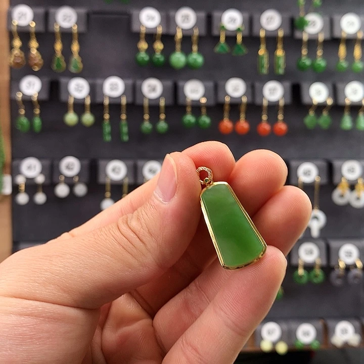 和田玉颈饰18K金镶嵌