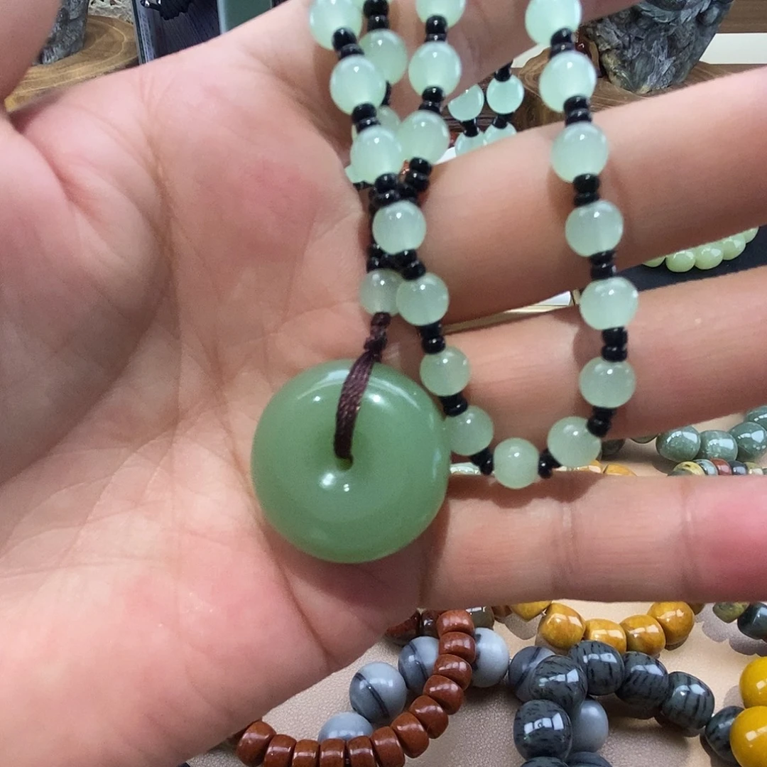 透闪石质玉未镶嵌珠宝奇石