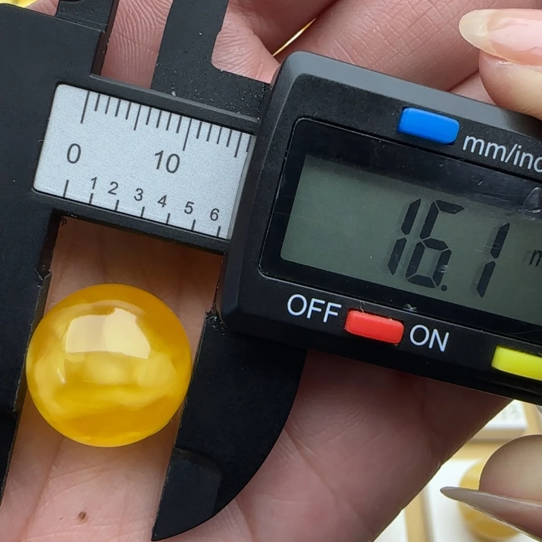 蜜蜡未镶嵌裸石焦皮料橘红珠子