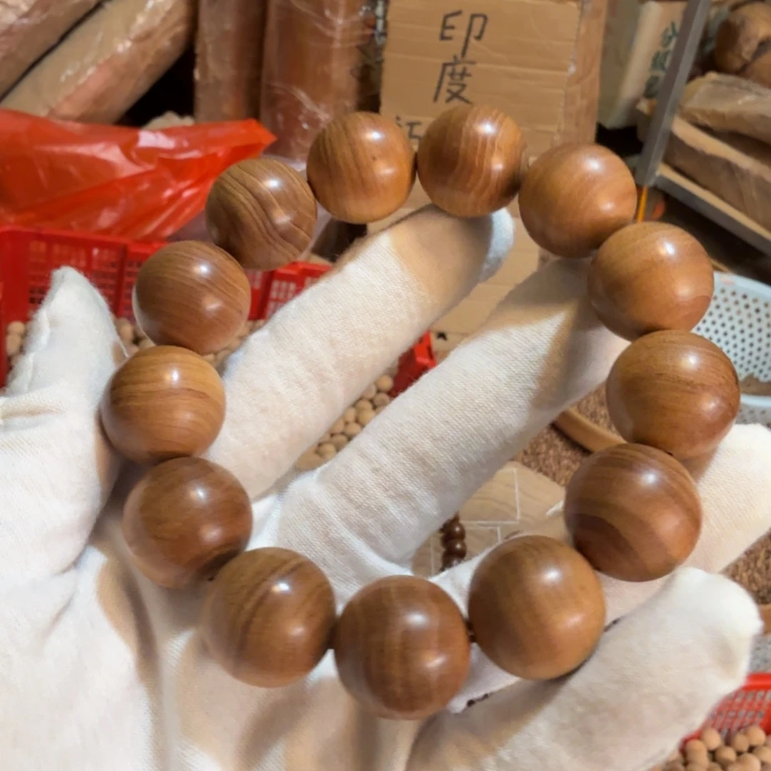 玉***甲檀香木其他1.8横福利