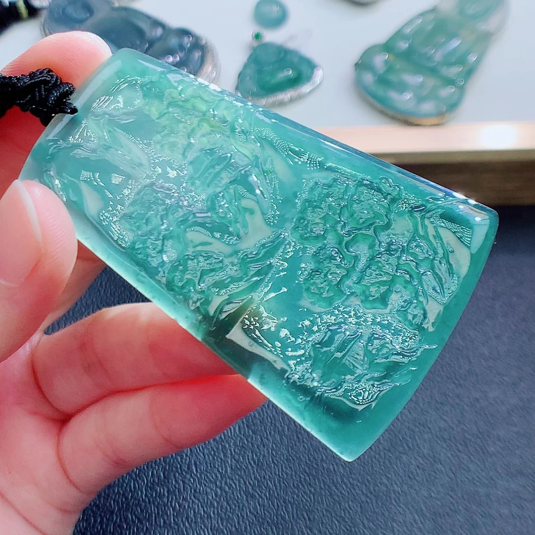 翡翠挂件未镶嵌翡翠