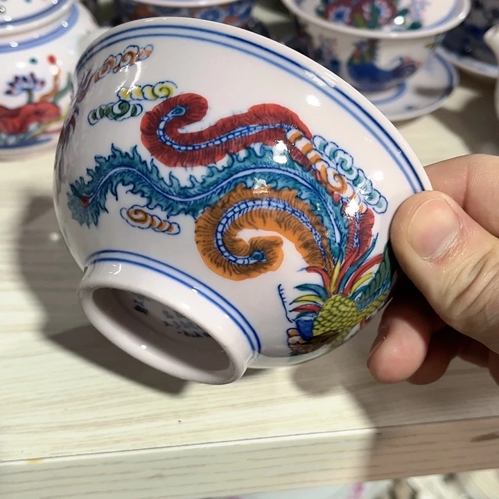 瓷片/////直径12.5厘米。红。