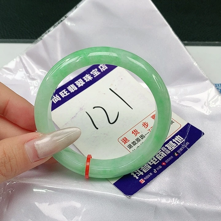 翡翠手镯未镶嵌翡翠12