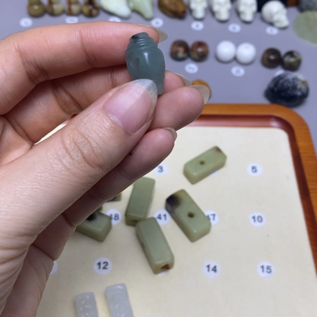 蛇纹石玉配饰合金為***务