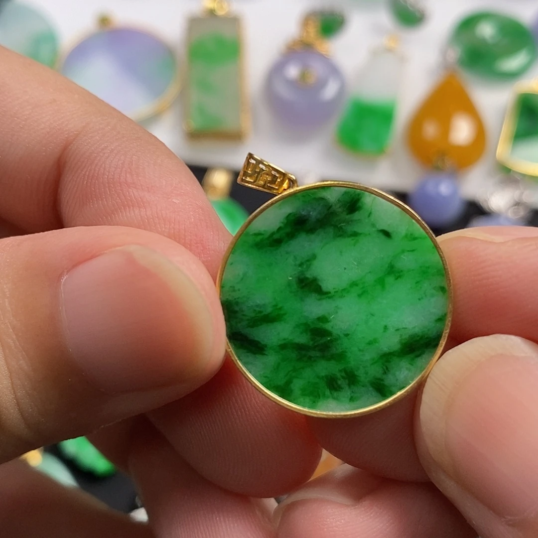 颈饰18K金镶嵌翡翠翡翠