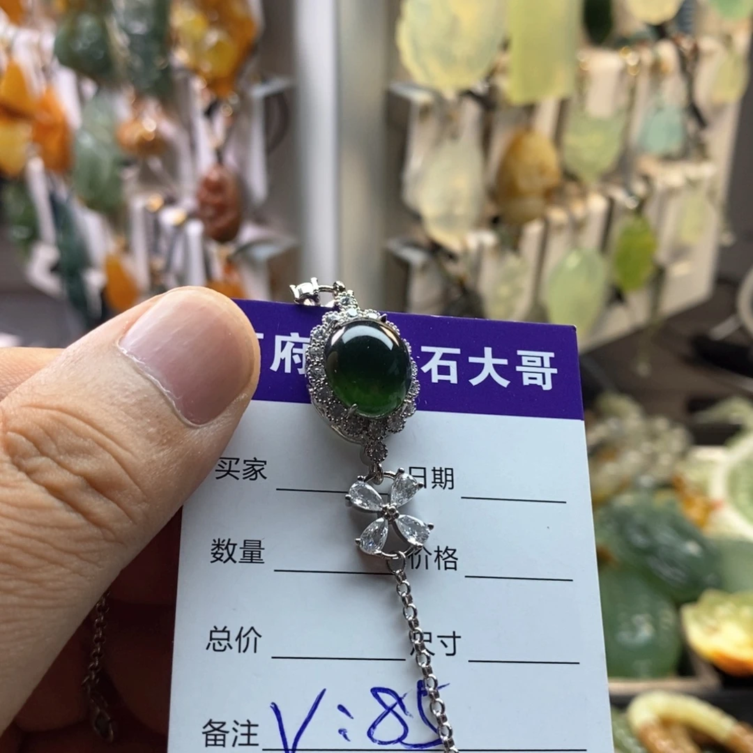 未镶嵌蛇纹石玉颈饰