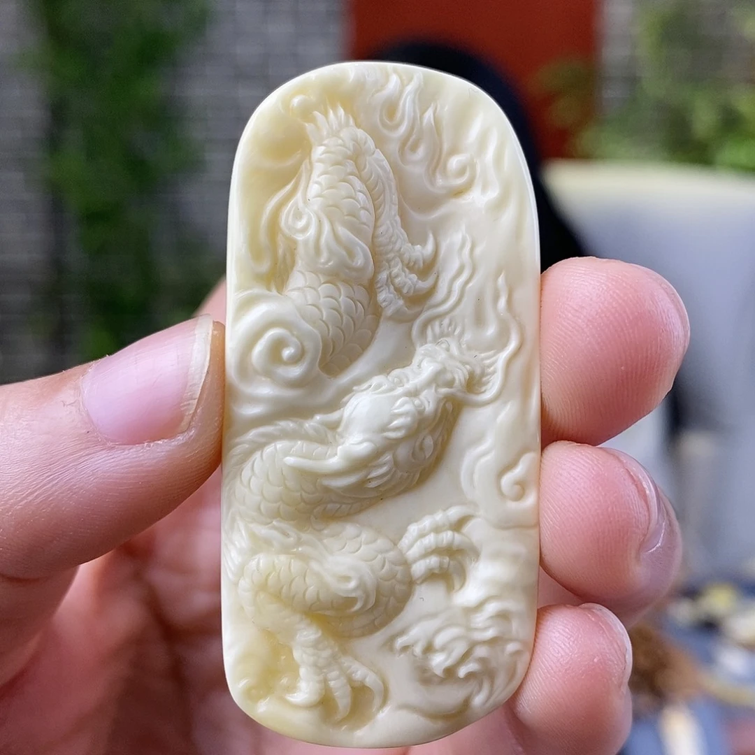 蜜蜡裸石未镶嵌蜜蜡雕刻件