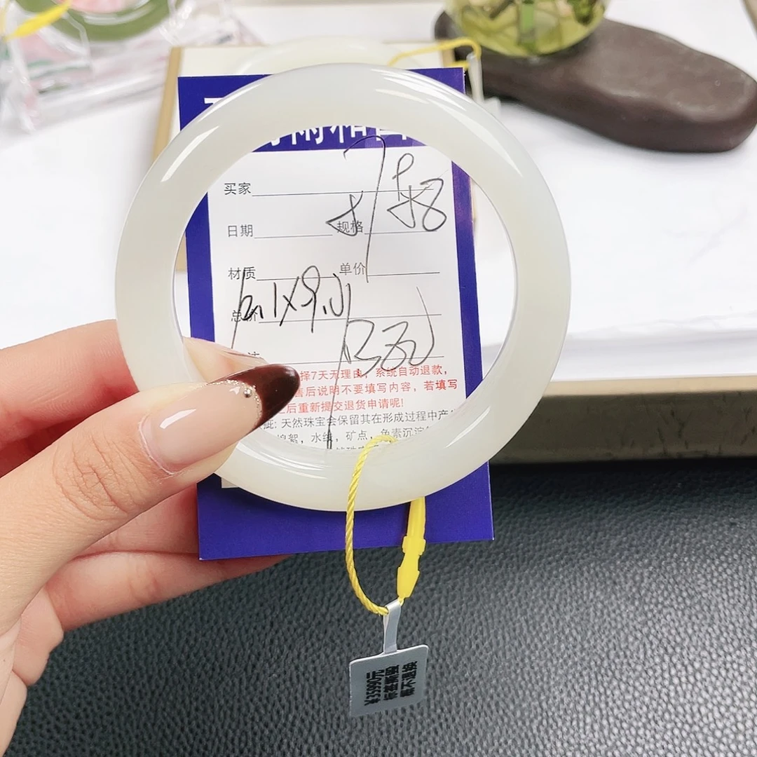 8***姐和田玉未镶嵌手镯