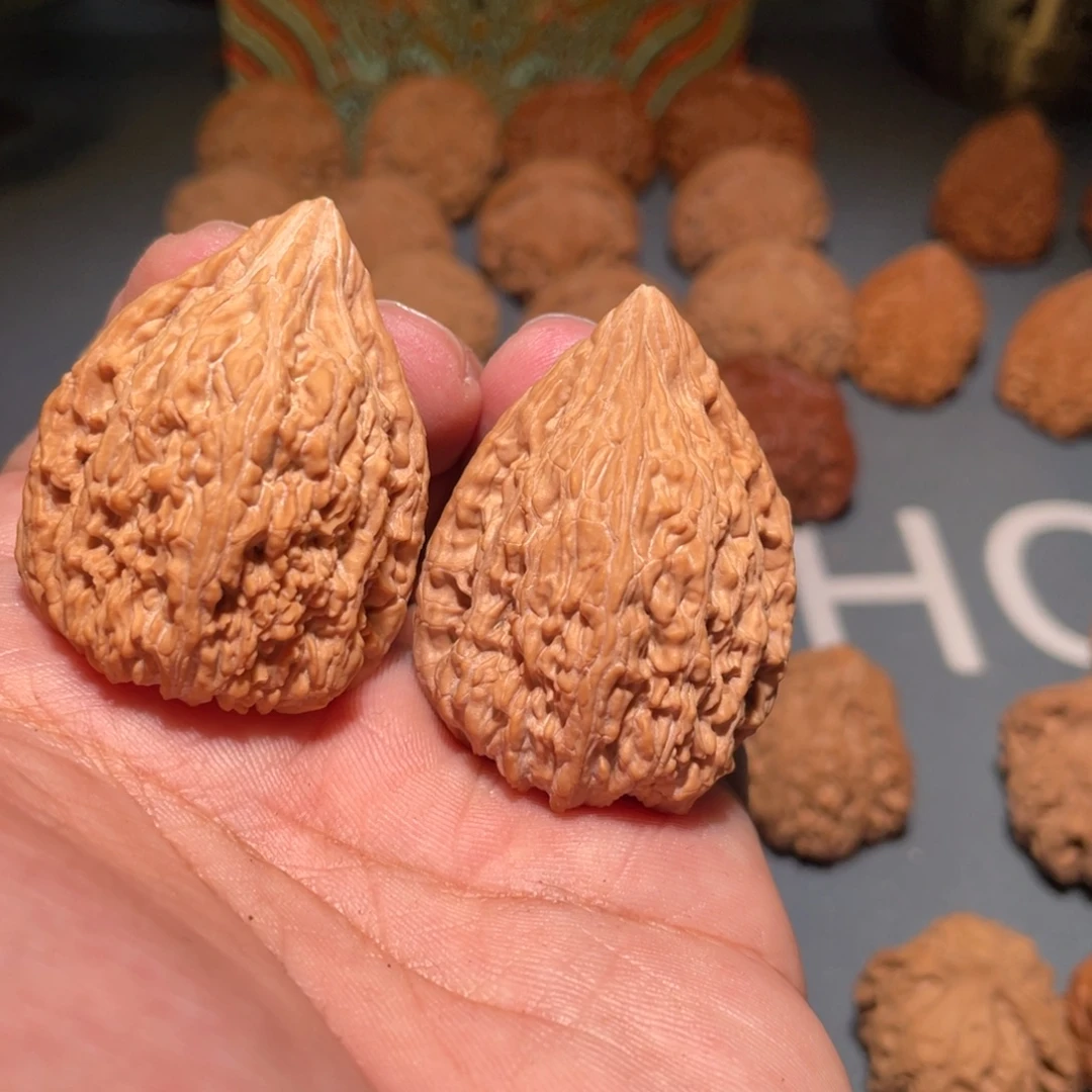 人***_桃核吊坠玲珑塔尖