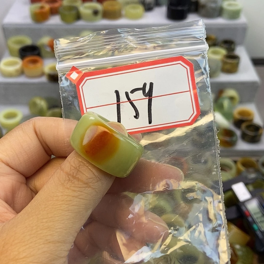 ****潇蛇纹石玉未镶嵌戒指